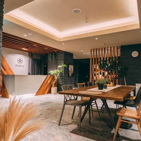 R Hotel Honmachi Осака Экстерьер фото