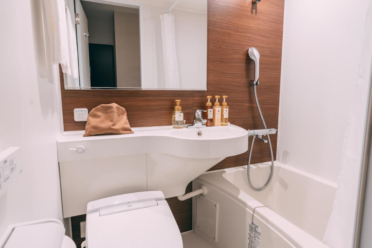 R Hotel Honmachi Осака Экстерьер фото