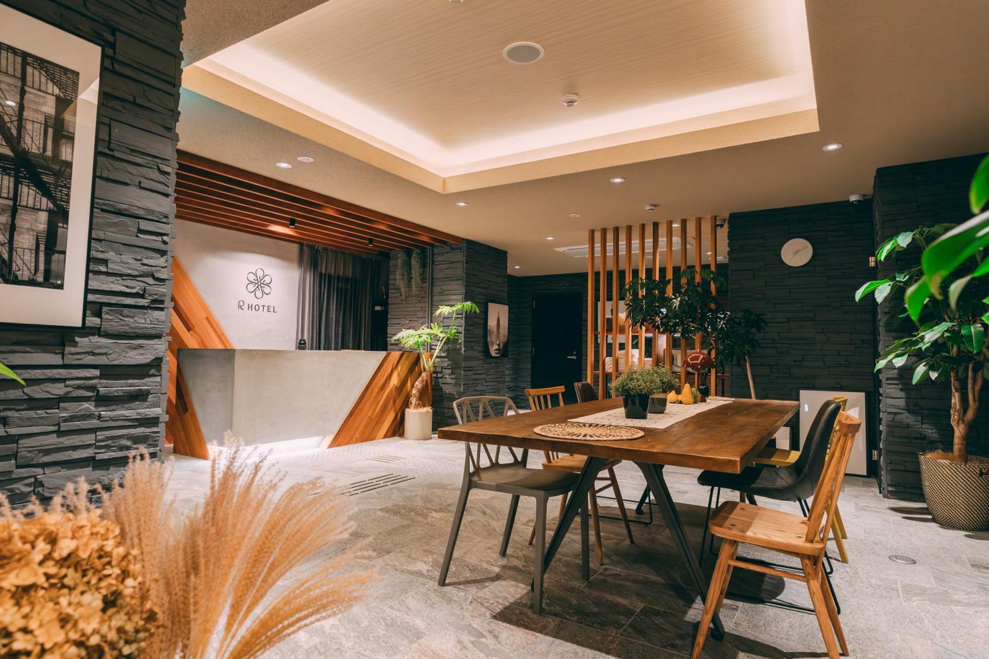 R Hotel Honmachi Осака Экстерьер фото